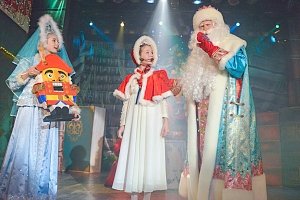 Стартовало новогоднее паломничество крымчан в Евпаторию на музыкальное шоу «Щелкунчик»