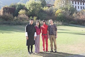 Творчество евпаторийской художницы Ксении Симоновой покорило Короля Бутана