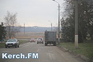 В Керчи на Блюхера сняли часть дорожного покрытия