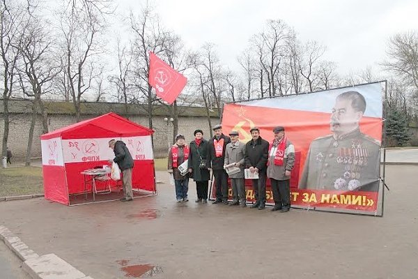 В Пскове прошёл пикет, посвященный 136-летию И.В. Сталина