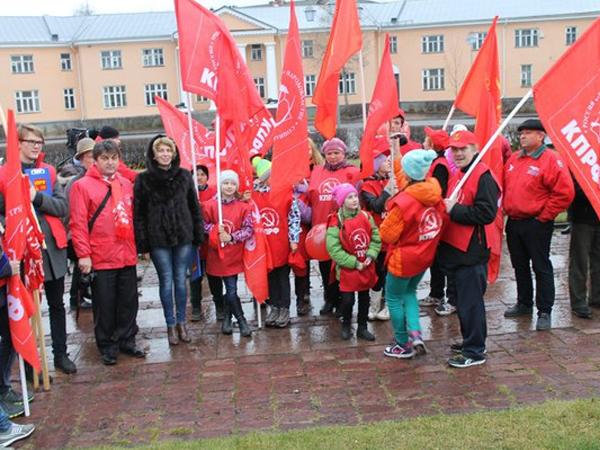 "Красный митинг" против ухудшения уровня жизни населения и против поборов с дальнобойщиков состоялся в Карелии