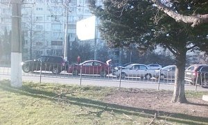 В Севастополе четыре автомобиля устроили аварийный «паровозик»