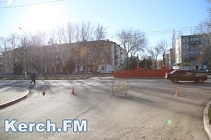 В Керчи начат ремонт дороги у детского сада на Юных Ленинцев