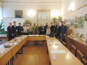 Представители МВД по Республике Крым, общественных организаций, историки и политологи проводят мероприятия по патриотическому воспитанию молодежи