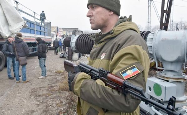 Донбасс-2015: перемирие на грани фола. Весь уходящий год непризнанные республики жили в ожидании новой большой войны