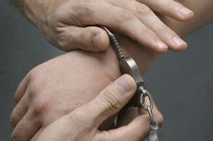 Севастопольские полицейские задержали злоумышленника, подозреваемого в серии краж из салонов мобильной связи