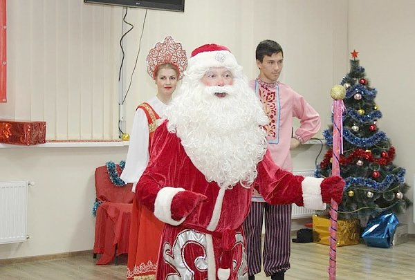 Новогодний праздник для детей крымских коммунистов