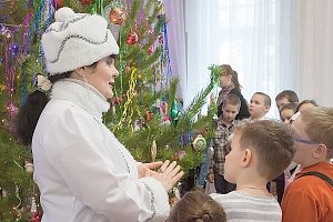 В Евпатории открылась новогодняя ретро-елка