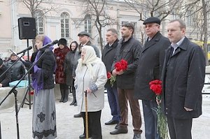 В Симферополе открыли обновленный сквер Победы