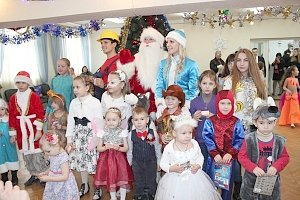Полицейский Дед Мороз поздравил детей сотрудников вневедомственной охраны с праздником