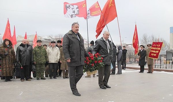 Республика Крым. В Столице Крыма прошёл торжественный митинг, посвященный 93-й годовщине образования СССР