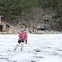 Ялтинские хоккеисты осваивают замерзшие озера