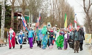 В Евпатории прошёл рождественский заплыв моржей