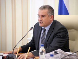 Аксенов планирует увольнять чиновников за ложь в докладах