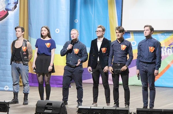 Команда КВН челябинских комсомольцев «Красные в городе» выступит на фестивале «КиВиН-2016» в Сочи