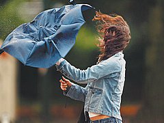 МЧС сообщает керчанам, как вести себя при сильном ветре и гололеде
