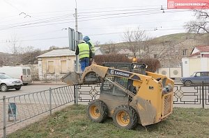 В Керчи обновляют дорожные знаки