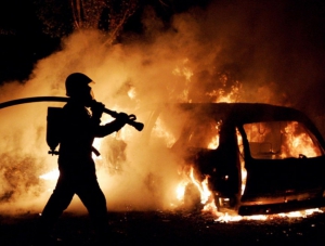 В Крыму продолжают гореть автомобили