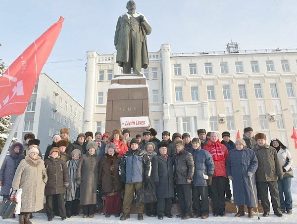 Коммунисты города Иваново почтили память В.И. Ленина