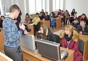 В Крыму "студенческий десант" побывал в гостях у экспертов-криминалистов