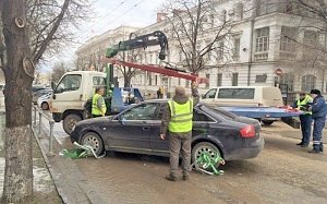 «Севастопольский автодор» начал эвакуацию припаркованных в неположенных местах автомобилей