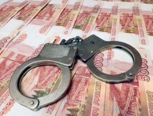 Сотрудников двух госпредприятий РК задержали при получении 10 млн рублей за мошенничество