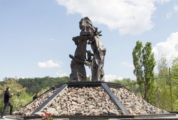 Комсомольцы Молдавии почтили память жертв Холокоста