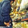 В Керчи мужчина пытался украсть в супермаркете 10 плиток шоколада