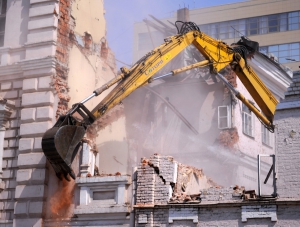 Более 10 незаконных построек демонтировали в Ялте