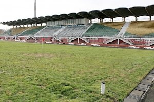 В Крымском футбольном союзе увидели постепенное улучшение газона и инфраструктуры стадиона в Керчи