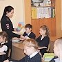 Сотрудники ОГИБДД Севастополя учат школьников, как безопасно вести себя на дороге