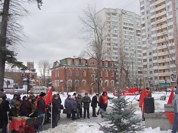 Митинг КПРФ в подмосковном Реутове