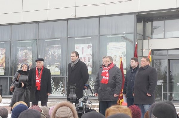 За смену социально-экономического курса! Митинг КПРФ в подмосковном Домодедово