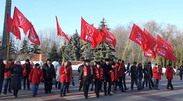 Курск: «Они сквозь бурю шли к победе…»