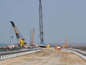 В Крым доставили более 60 тыс. тонн грузов для строительства моста