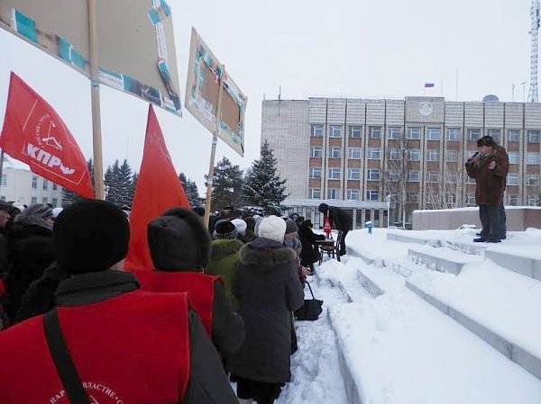 Омская область: В городе Таре прошёл митинг против роста тарифов ЖКХ (ЖИЛИЩНО КОММУНАЛЬНОЕ ХОЗЯЙСТВО)