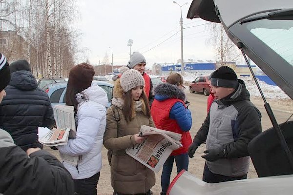 Удмуртия. В городе Воткинске прошли пикеты, и было образовано новое отделение комсомола
