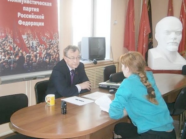 Жители Забайкалья рассказали депутату Владимиру Позднякову о своих бедах по телефону