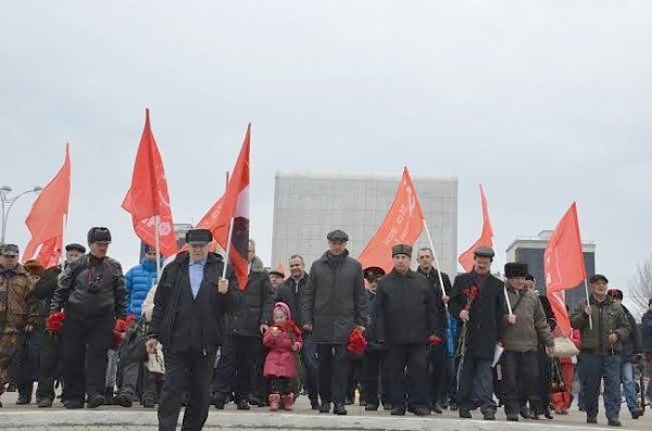 Коммунисты почтили минутой молчания память героев-освободителей Ростова-на-Дону