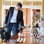 Чемпион мира по шашкам дал сеанс одновременной игры и мастер-класс в Столице Крыма