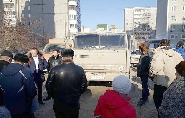 Свердловские коммунисты в ходе дворовой встречи поддержали противников точечной застройки