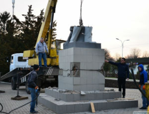 В Измаиле снесли второй памятник Ленину