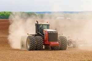 Сельхозтехнику в Крыму готовят к весенним полевым работам