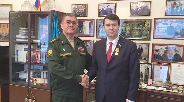 Олег Лебедев награжден медалью «За активное участие в уничтожении химического оружия»