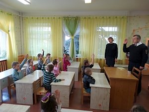 Полицейские Феодосии провели «Минутку безопасности» для детсадовцев