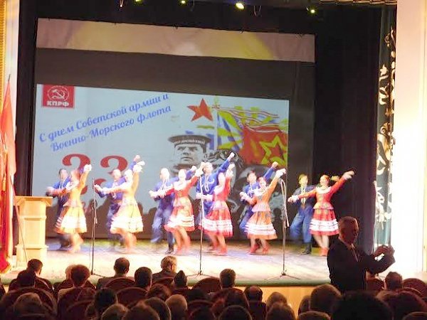 Оренбургские коммунисты в ознаменование 98-й годовщины создания Красной Армии организовали праздничный концерт