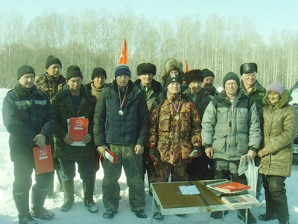 Алтайский край. Коммунисты Солтонского района провели соревнование по зимней рыбалке