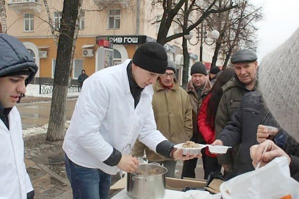 Коммунисты накормили пензенцев гречневой кашей