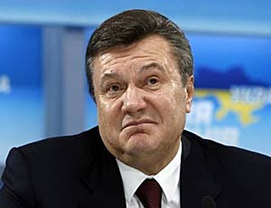 Адвокат Януковича сообщил, что его клиент собирается вернуться на Украину