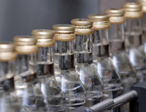 «Паленка» под стенами Совета Министров: Аксёнов без проблем купил контрафактную водку в центре Симферополя (ВИДЕО)